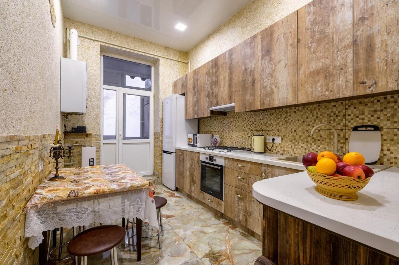 Noviy Svit 4 Apartments Lviv Luaran gambar