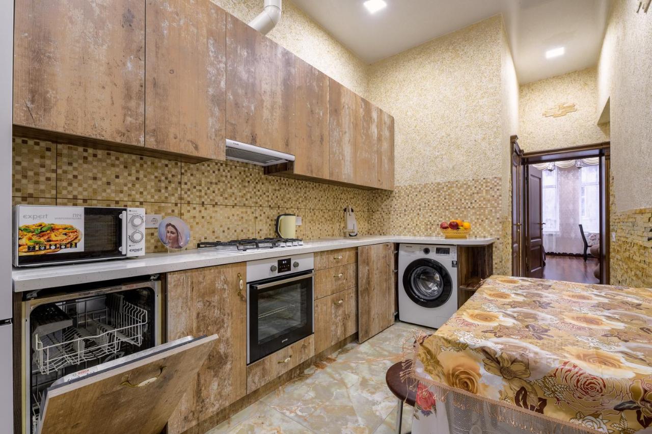 Noviy Svit 4 Apartments Lviv Luaran gambar